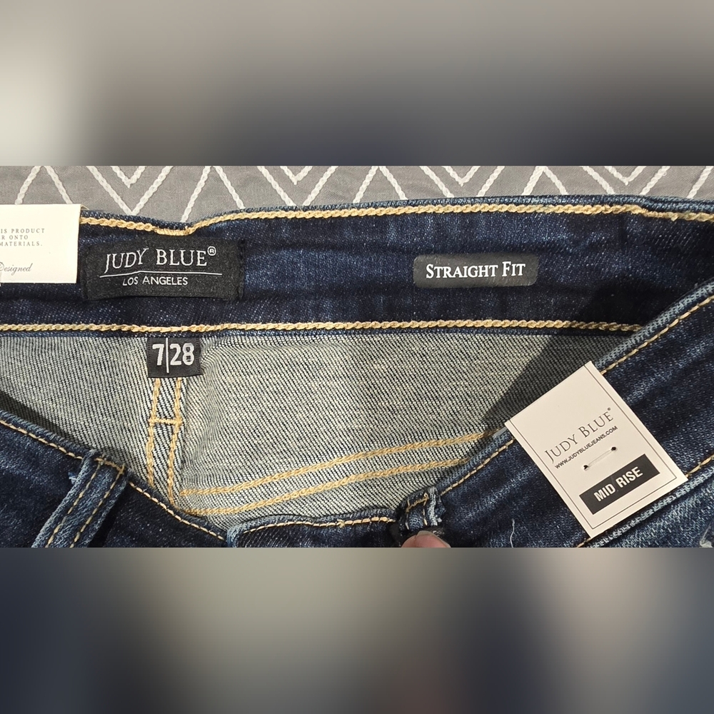 Judy Blue Midrise Straight Leg Distressed Jeans Size 7/28 - Picture 6 of 8